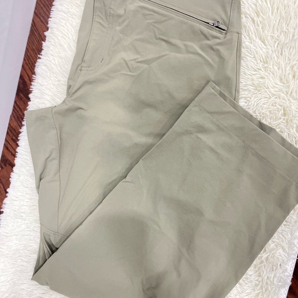 Mountain Hardwear Tan Chinos Sleek Design